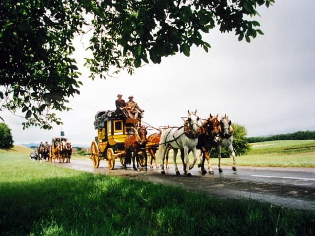 Andres Furger Pferd-Wagen: Fahrt mit dem originalen Gotthard-Postwagen